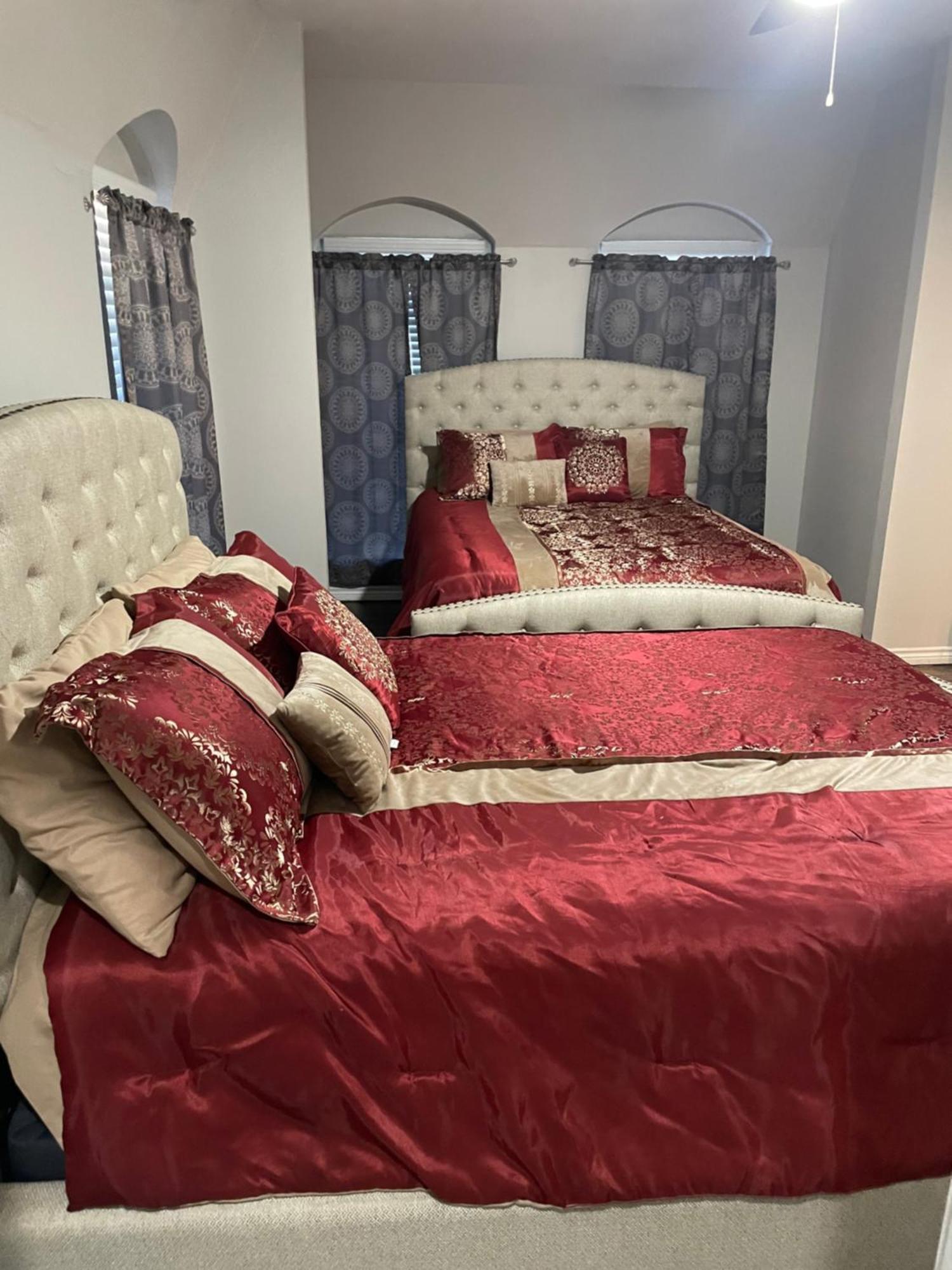 Huge One Bedroom With 2 Queen Size Beds Хюстън Екстериор снимка