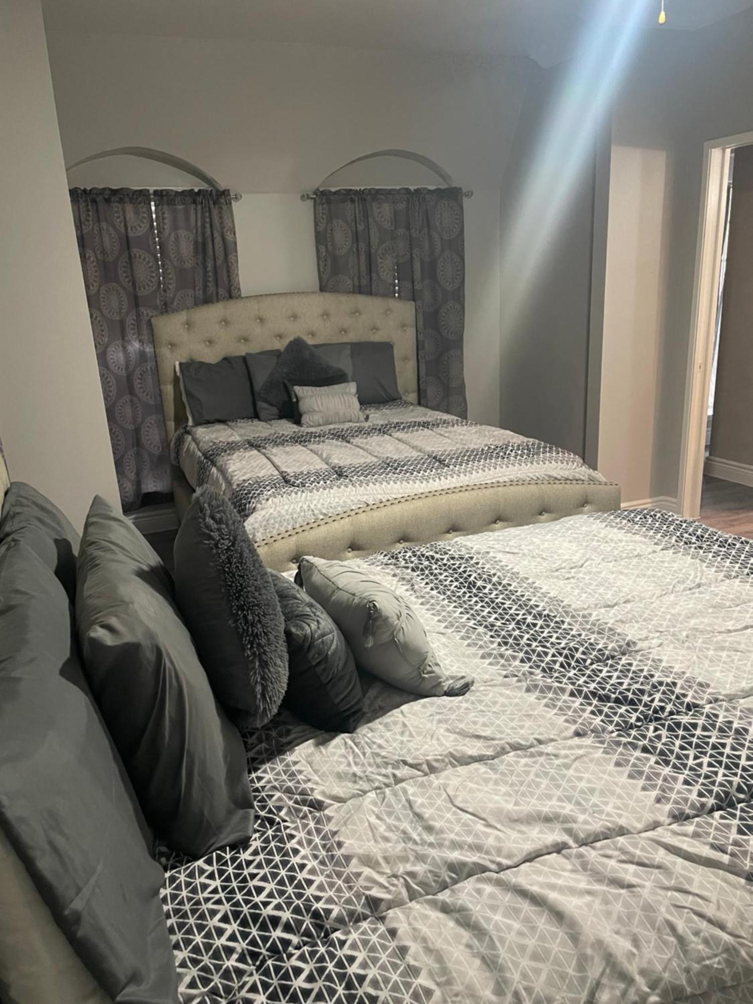 Huge One Bedroom With 2 Queen Size Beds Хюстън Екстериор снимка